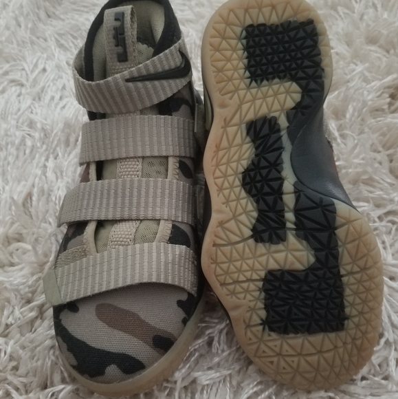 Lebron James Nike Soldier XIII style Childrens 11c - Picture 2 of 4